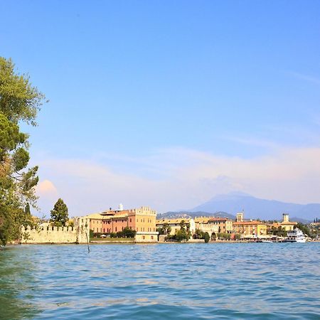 Snug Holiday Home In Lazise With Heating Near Lake Garda Exterior photo