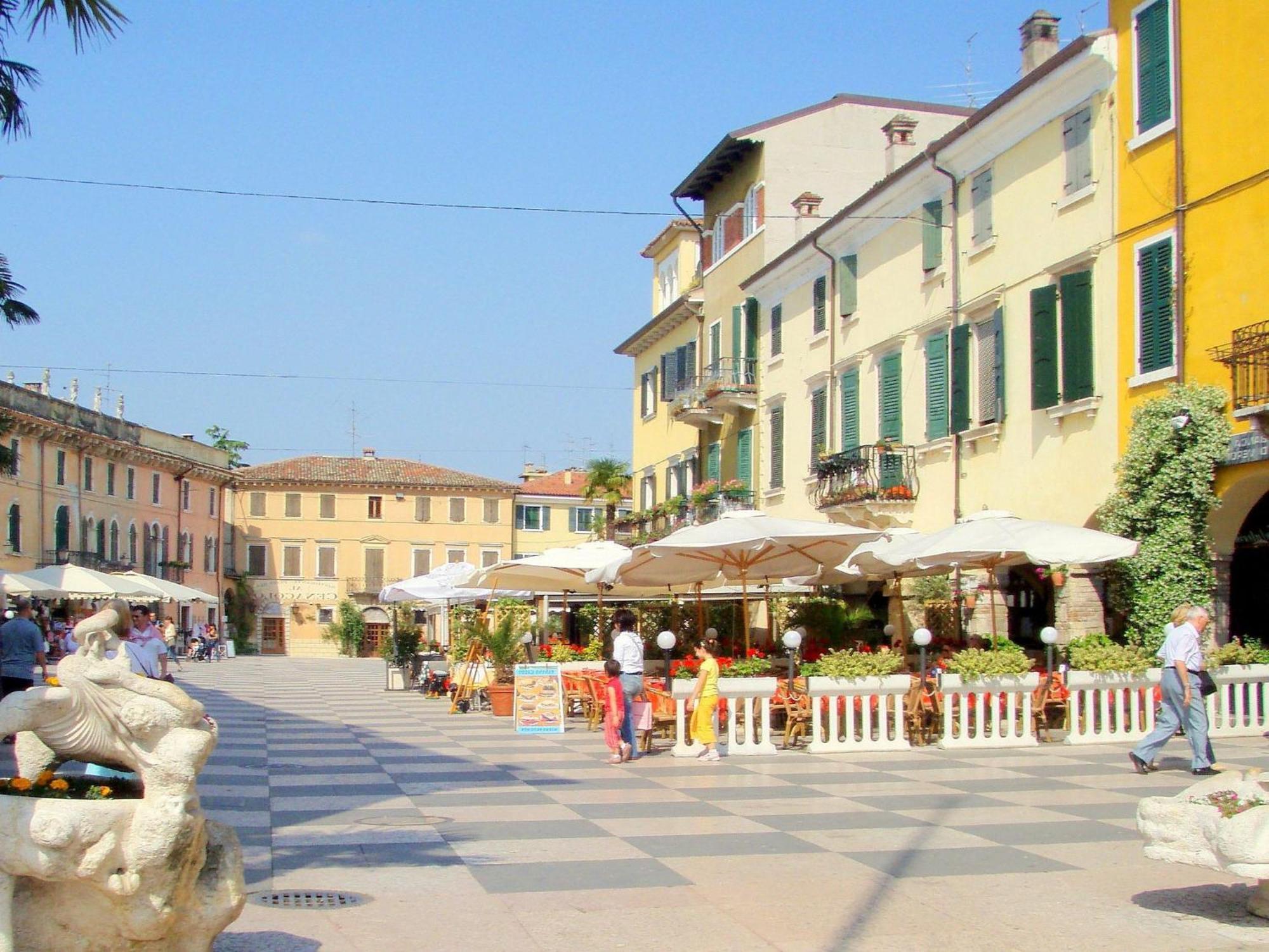 Snug Holiday Home In Lazise With Heating Near Lake Garda Exterior photo