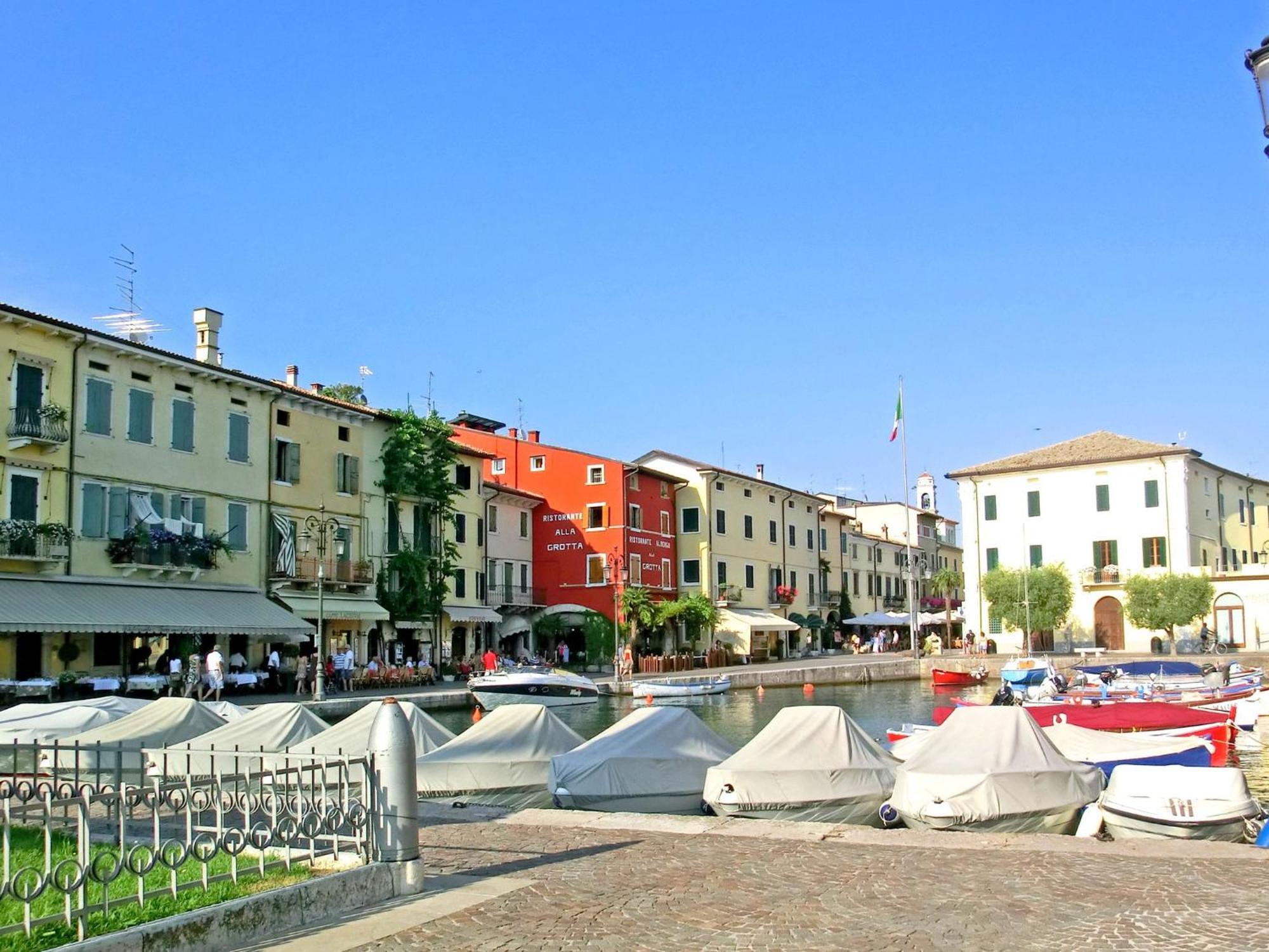 Snug Holiday Home In Lazise With Heating Near Lake Garda Exterior photo