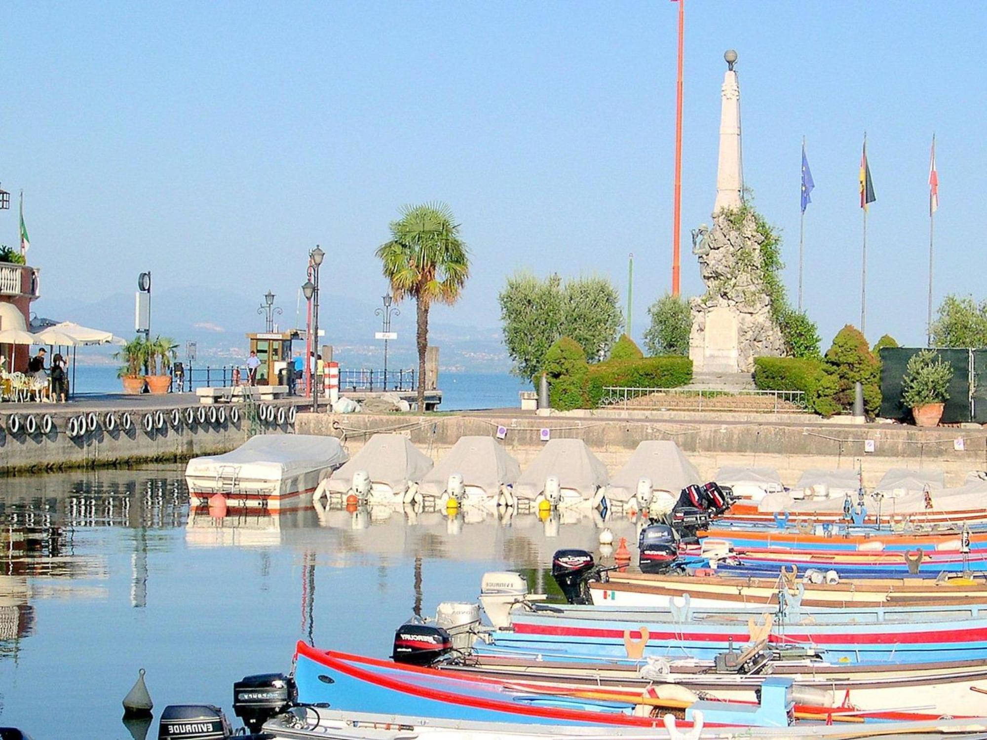 Snug Holiday Home In Lazise With Heating Near Lake Garda Exterior photo