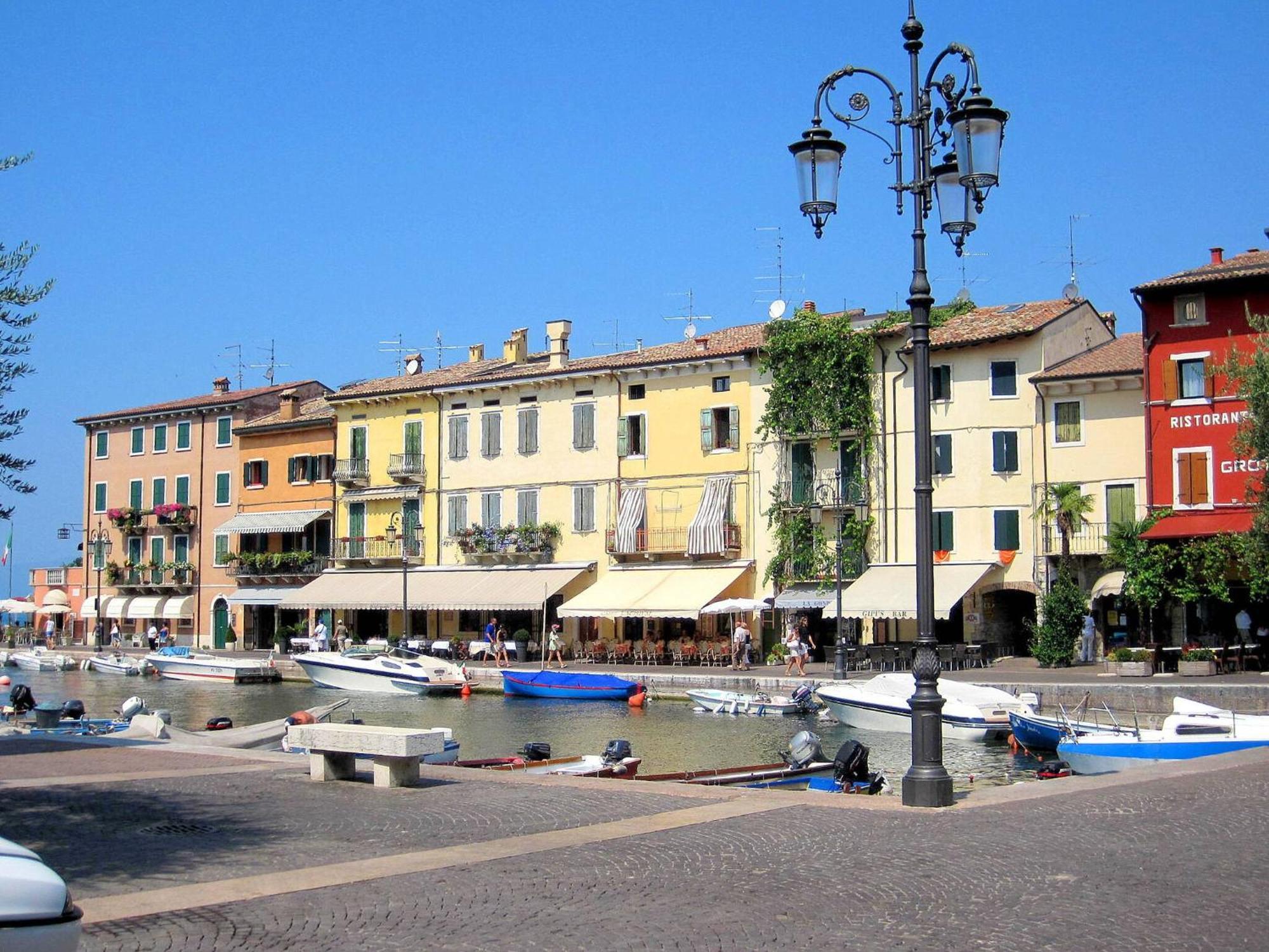 Snug Holiday Home In Lazise With Heating Near Lake Garda Exterior photo